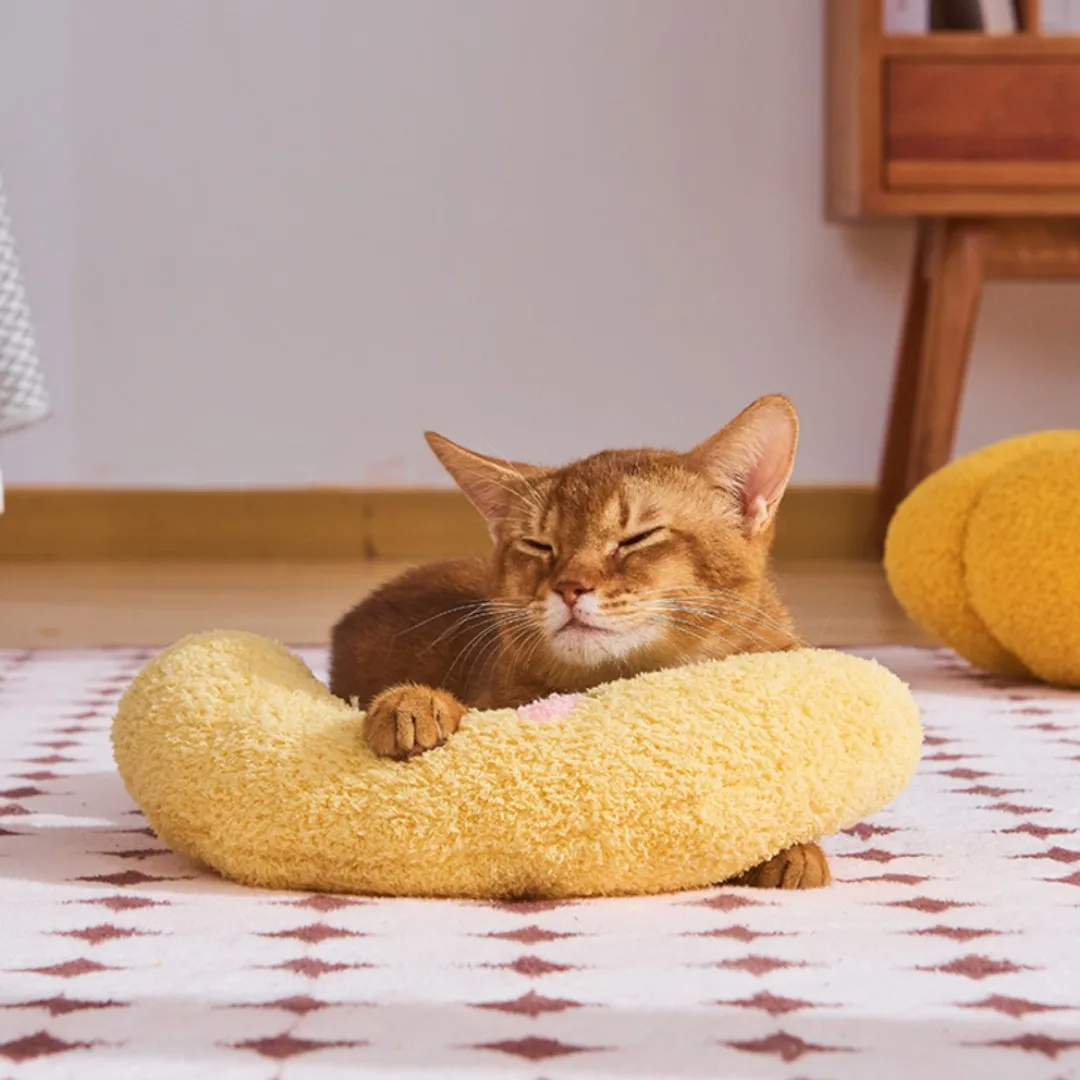 U-Shaped Pillow: A Cozy and Calming Toy for Cats and Puppies